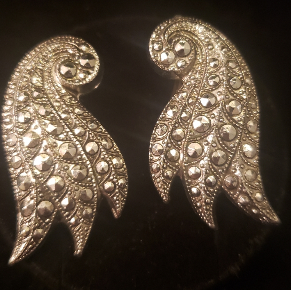 Vintage Marcasite Clip-on Earrings.  FF243